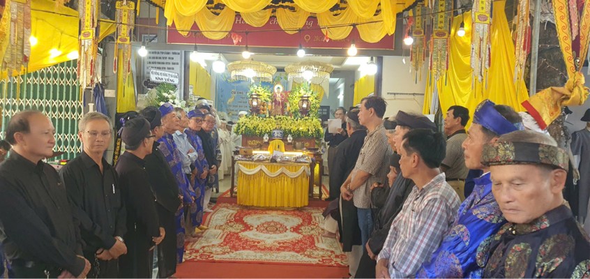 Các thành viên Thường trực Tộc Đặng Văn Non Nước tại lễ viếng